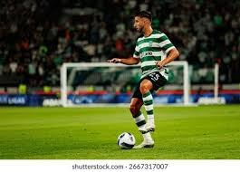 深蹲不会屈髋的话，可以在后面放一张凳子，找一找感