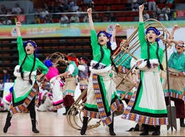 看来无论在哪里美女都是吸引眼球的